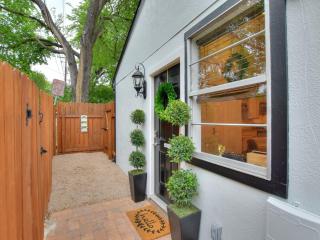 Hyde Park Carriage House - 6