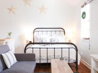 Hyde Park Carriage House - 3