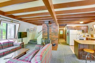Crystal Mountain Cabin with Cozy Fireplace! - Thompsonville - 7