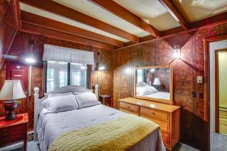 Crystal Mountain Cabin with Cozy Fireplace! - Thompsonville - 1