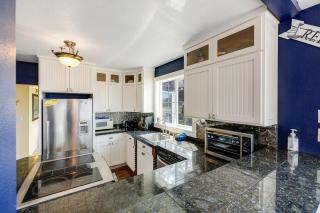 Captain's Quarters and Cabins - 4