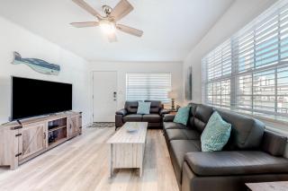 Lazy Seagull Beach House - 9