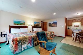 Riverbank Connecting Motel Rooms 9 & 12 - 8