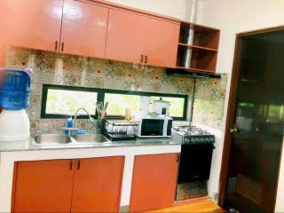 Retreat to a Stylish Flat w/ Balcony + Garden View - Liloan - 3