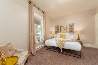 Renovated 1 Bed 1 Bath KING BED Near Downtown - 0
