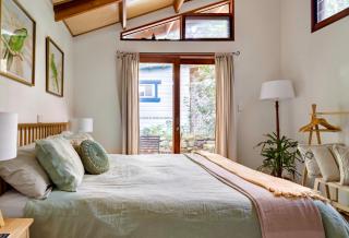 Dove Studio with Garden Patio - 0