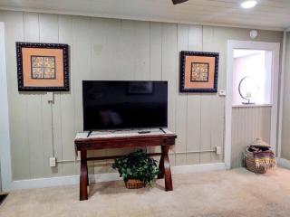 #10-Amazing Three Bedroom Lake House-Pet Friendly - 6