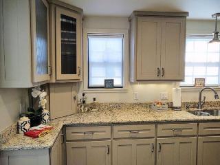 #10-Amazing Three Bedroom Lake House-Pet Friendly - Hot Springs - 3