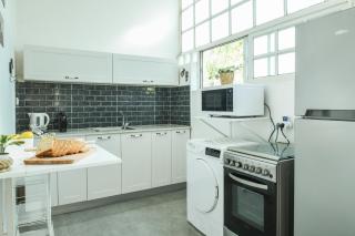 Charming 2 BR in the Heart of Haifa by Sea N Rent - Haifa - 7