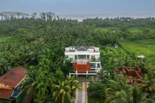 Villa Sereno by StayVista - An elegant and entertaining retreat featuring a swimming pool, outdoor jacuzzi, modern interiors, and a snooker table - Alibaug - 8