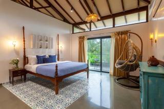 Villa Sereno by StayVista - An elegant and entertaining retreat featuring a swimming pool, outdoor jacuzzi, modern interiors, and a snooker table - Alibaug - 2