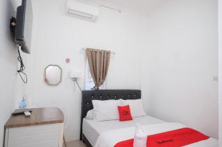 RedDoorz Plus At Lovina Inn Tonrangeng River Side - Parepare - 9