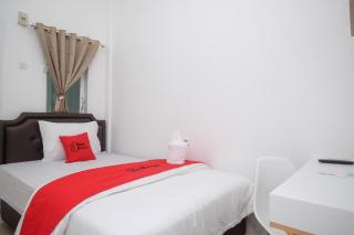 RedDoorz Plus At Lovina Inn Tonrangeng River Side - Parepare - 6