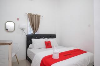 RedDoorz Plus At Lovina Inn Tonrangeng River Side - Parepare - 0