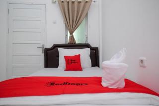 RedDoorz Plus At Lovina Inn Tonrangeng River Side - 2