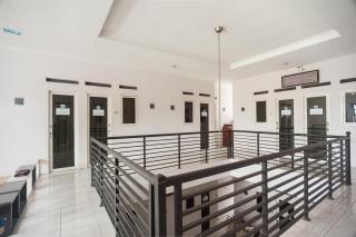RedDoorz Syariah near PGC Cililitan - Jakarta - 1