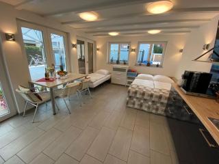 Modernes Bungalow im wunderschönen Garten mit Pool - Friedrichshafen - 9