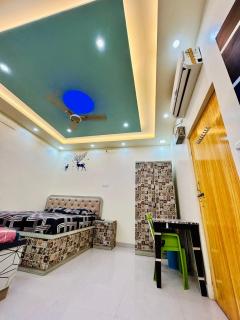 Smart Stays - MMMUT College - GKP Airport - 3