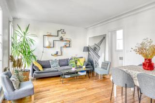 Stunning Apartment 2br + balcony + nice view - 8