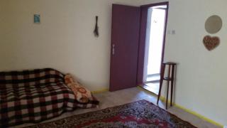Bedroom for 3, in a nature house under mountain, 14 km to NP Krka, 30 mins drive to beach - Razvođe - 4