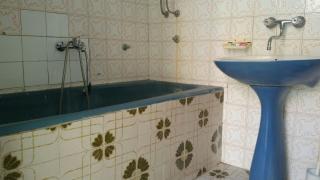 Bedroom for 3, in a nature house under mountain, 14 km to NP Krka, 30 mins drive to beach - Razvođe - 3