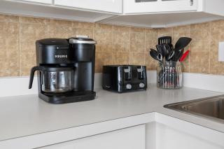 Family Friendly Luxury Oceanfront Condo, Indoor pool, Massage chair, Brand New bathrooms 2025 - Ocean City - 4