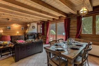 Chalet Blackbushe – Traditional Chalet - Alpes Travel – Sleeps 4-6 - 8