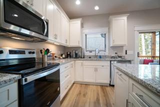 Walk to Helen Downtown-Gated Golf Resort - 1