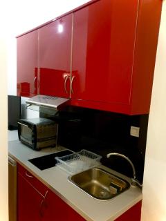red white rooms 1 - 5