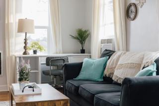 Villa Chic near Downtown Bristol King Bed - 8