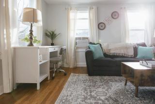 Villa Chic near Downtown Bristol King Bed - 1