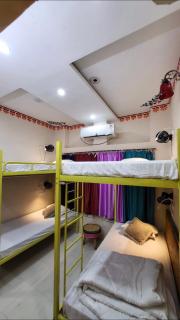 HOTEL HANUMAN GHAT On LAKE PICHOLA - Udaipur - 1