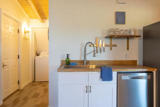 Top Floor Condo w/ Ocean Views [Admirals Quarters] - 1