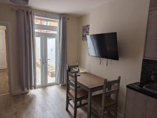 SS - 2 Bedroom Apartments - GF & LOFT - Weymouth - 2