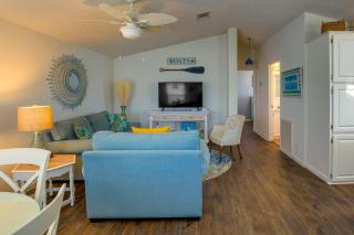 Cozy Jensen Beach Home Pool Access, Walk to Beach - Jensen Beach - 7