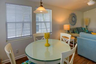 Cozy Jensen Beach Home Pool Access, Walk to Beach - Jensen Beach - 5