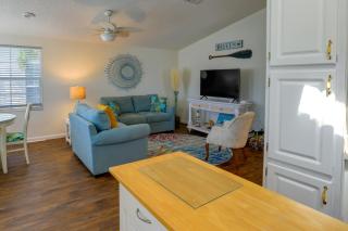Cozy Jensen Beach Home Pool Access, Walk to Beach - Jensen Beach - 2