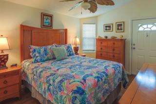 Cozy Jensen Beach Home Pool Access, Walk to Beach - Jensen Beach - 1