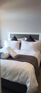 Menlyn Maine Trilogy Apartment 808 - 0