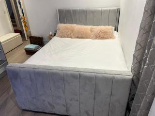Beautiful double room in a central location next to various tube stations with breakfast and yoga options available on site - Londra - 9