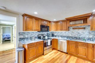 Coastal Lincoln City Home with Spacious Deck! - Lincoln City - 2