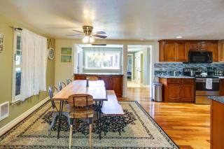 Coastal Lincoln City Home with Spacious Deck! - Lincoln City - 3