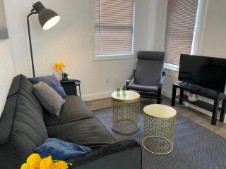Contemporary 1-Bedroom Private Bungalow Walk to Armature & Riverwalk - Tampa - 5