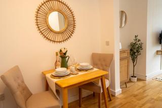 Boho Style - KING BED, Central, Super FAST Wi-Fi - 4