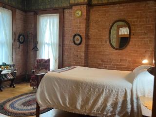 Gable House Bed and Breakfast Inn - Durango - 1