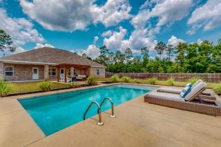 4BR retreat with a saltwater Pool and fire table - 0