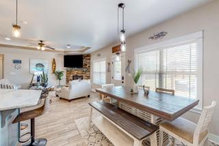 4BR retreat with a saltwater Pool and fire table - 4