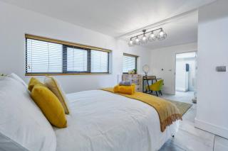 Award Winning 5* BEACH HOUSE! Hot Tub & Fire Pit - Portreath - 3