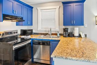 Stylish 2BR Mere Minutes from Skiing Main Street - 3