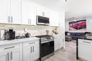 BEST LOCATION HOME w POOL - LV Convention & 3 mi STRIP & Fremont - Las Vegas - 4